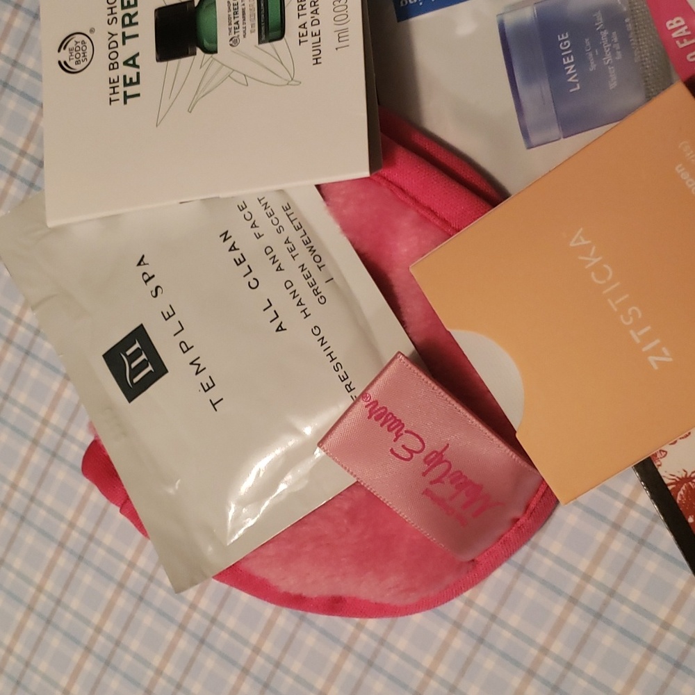 Beauty Sample Package - Picture 2 of 4